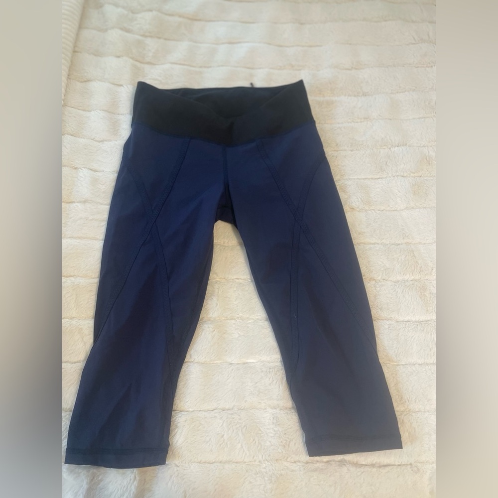 Lululemon size 8 navy dark blue leggings crop good condition